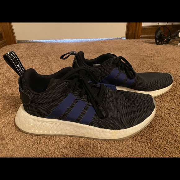 Adidas NMD R2 - Picture 1 of 3
